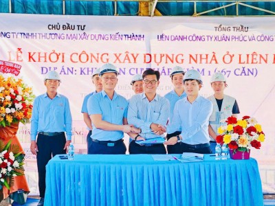 Buổi lễ diễn ra trong không khí trang trọng.
