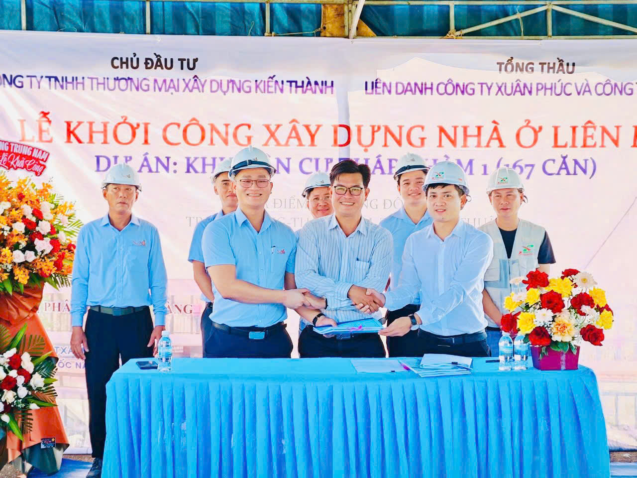 Buổi lễ diễn ra trong không khí trang trọng.